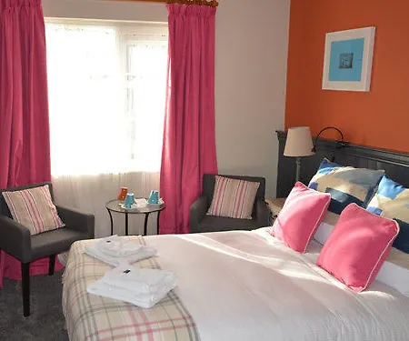 Emmet Hotell 3*